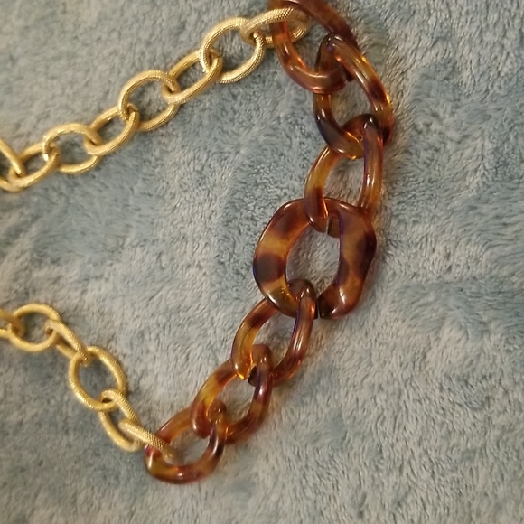 Tortoise shell gold necklace - Picture 5 of 5